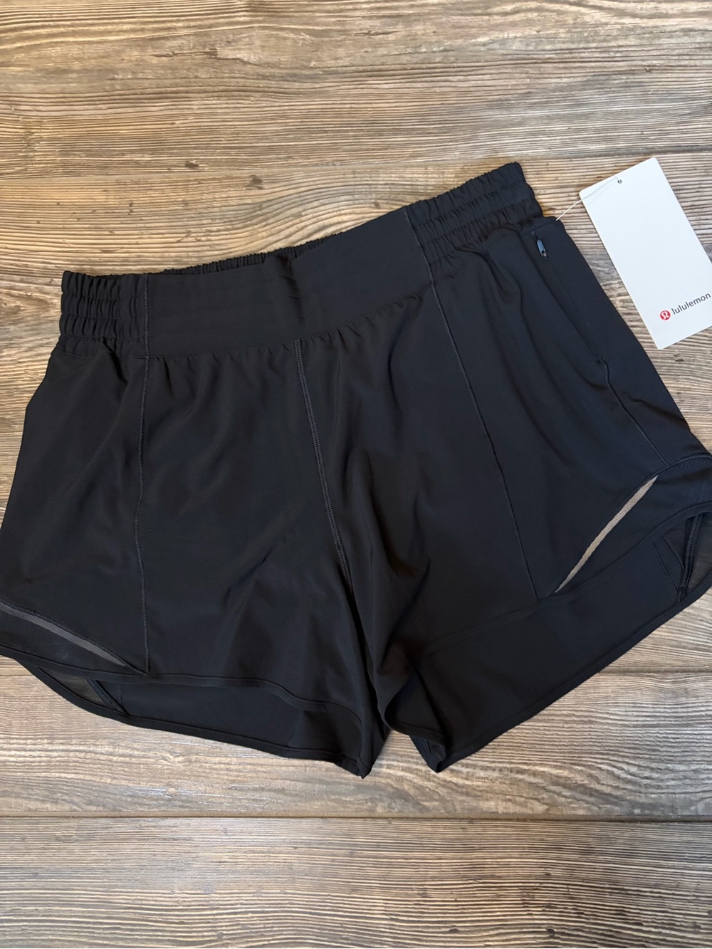 Lululemon Hotty Hot HR 4” shorts